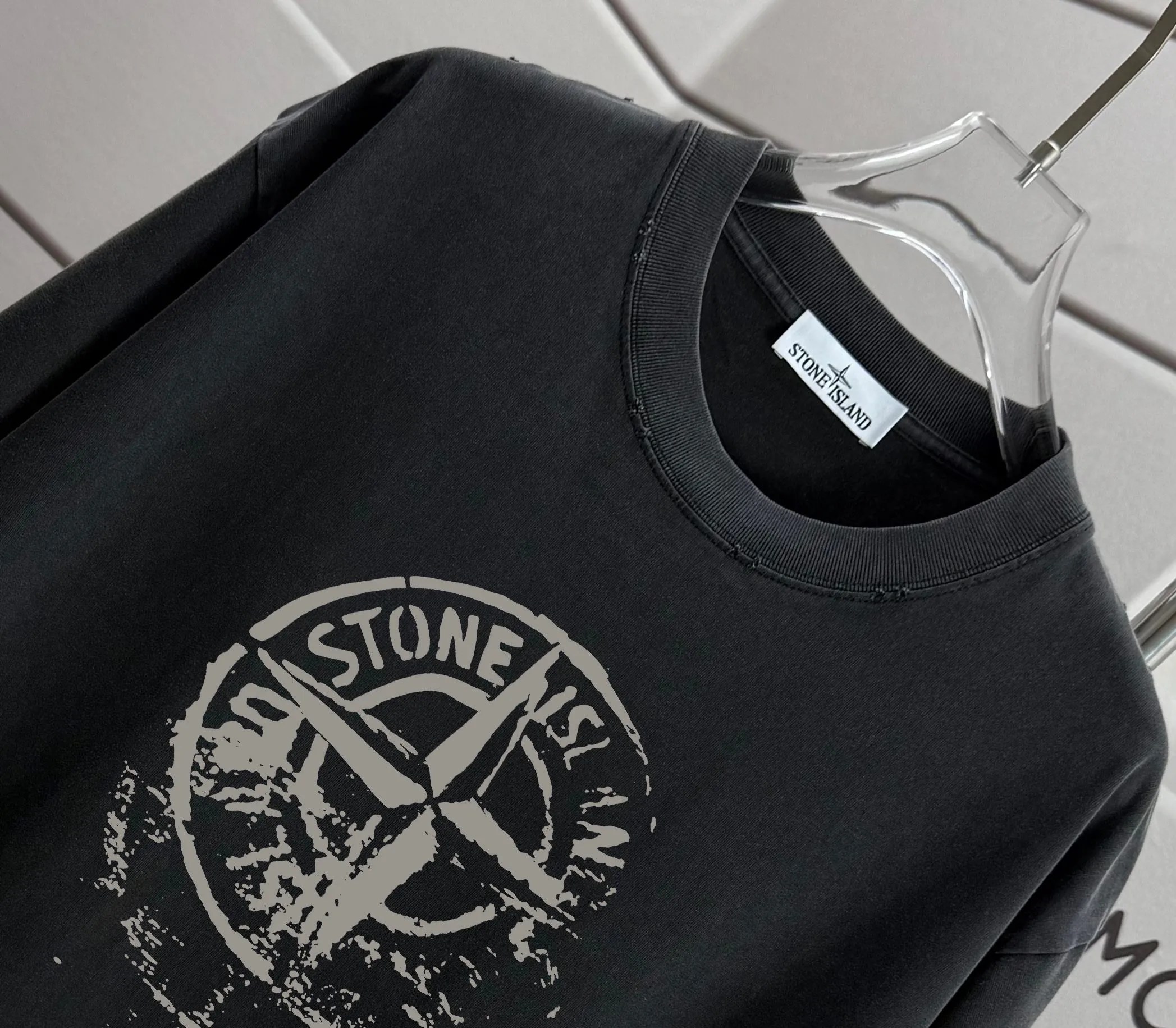 P160 Ston* islan* 石*岛 2025 autumn and winter new style Washed and worn 320g round neck short-sleeved tee Unisex loose version Color: Washed black Washed white Washed gray Brown Size: S M L XL XXL Size: S (90-130 pounds) M (120-150 pounds) L (140-165 pounds) (160-180 catties) XXL (180-210 catties)